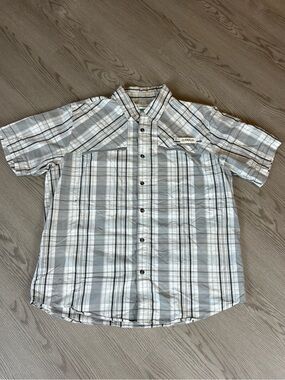 Men’s Short Sleeve Plaid Button-Up Shirt — Light Gray